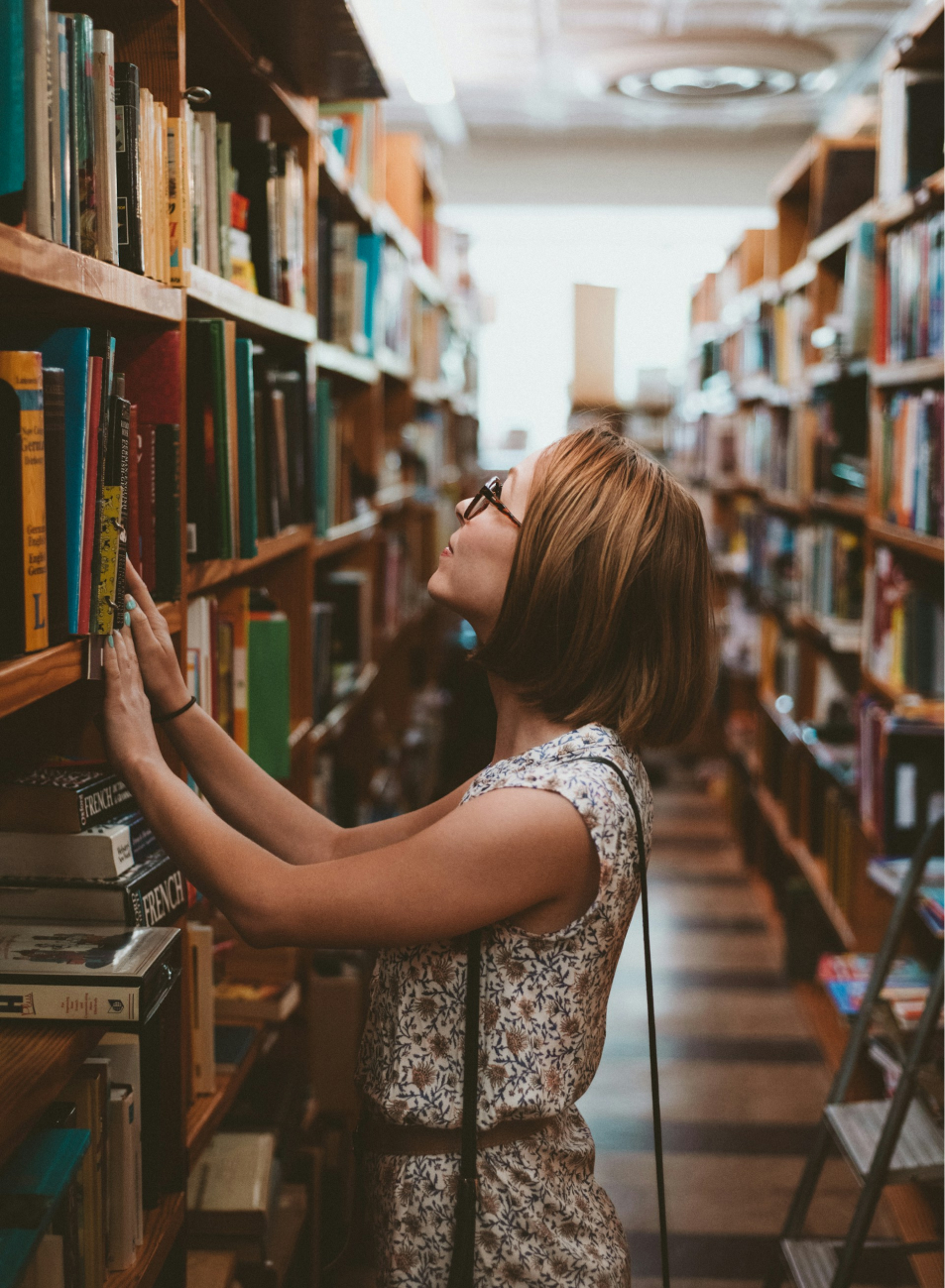 Educator accessing reading resources for improved literacy and reading comprehension for students of all ages.